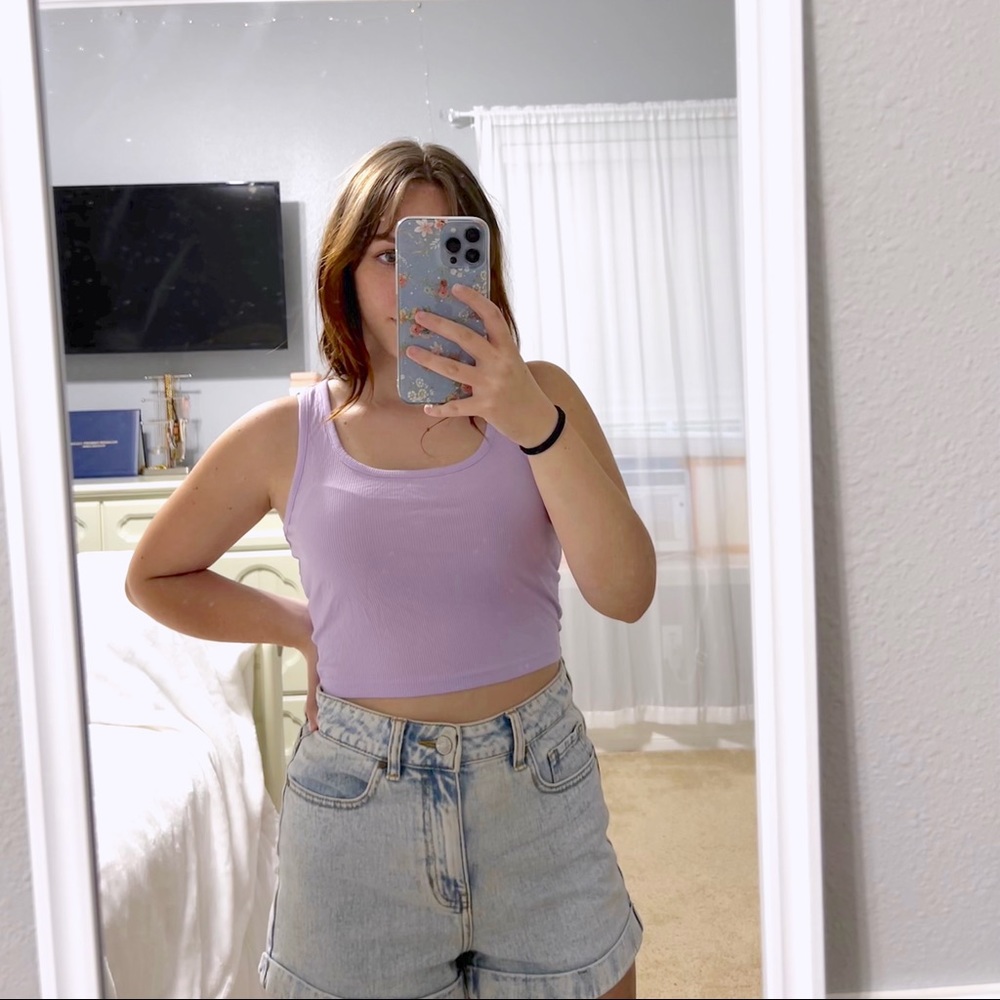 purple tank top
